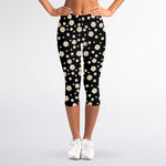 Black Daisy Floral Pattern Print Women's Capri Leggings