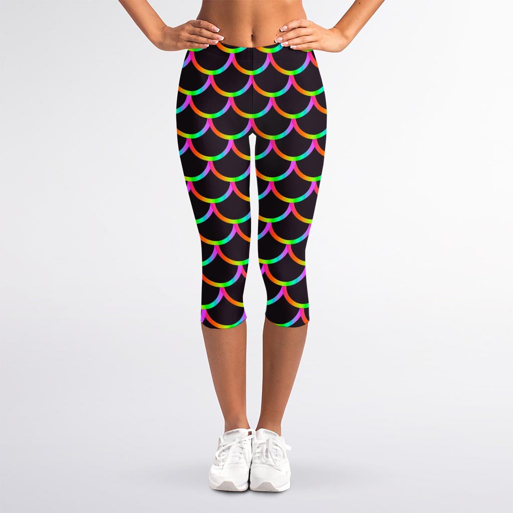 Black Mermaid Scales Pattern Print Women's Capri Leggings