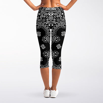 Black Paisley Bandana Print Women's Capri Leggings