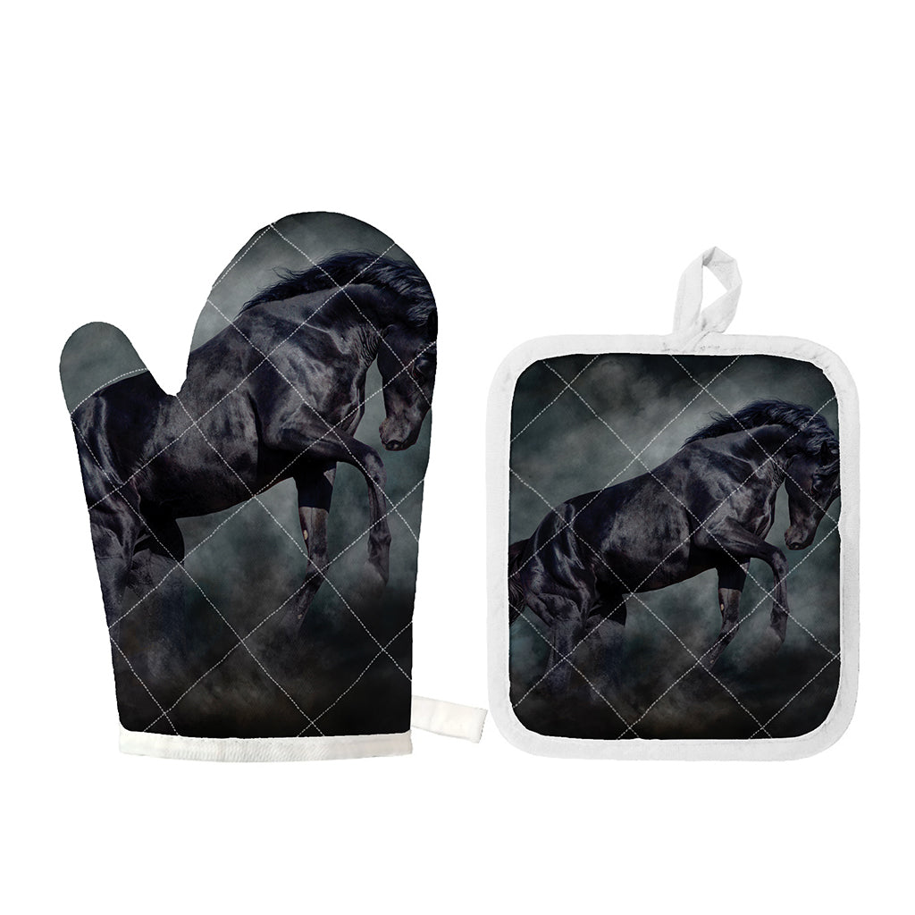 Black Stallion Horse Print Oven Mitt And Pot Holder Set