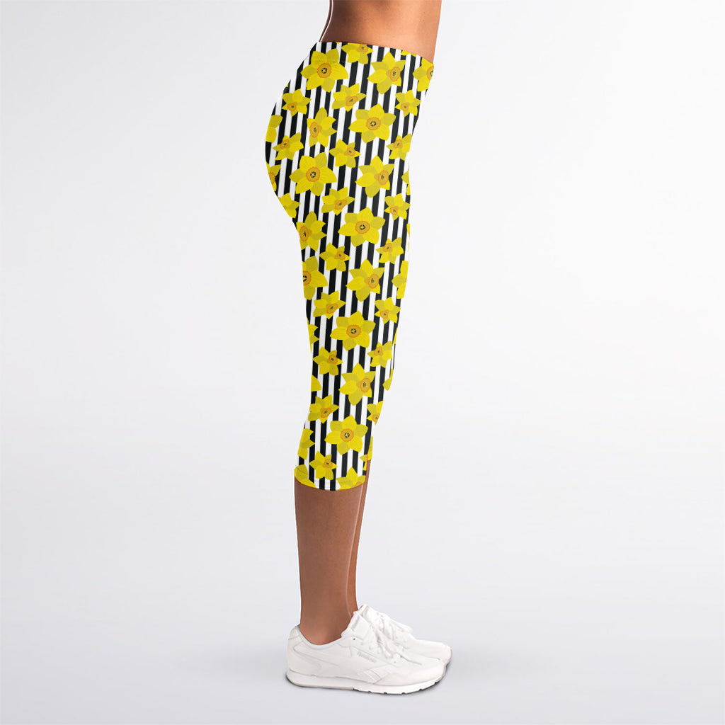 Black Striped Daffodil Pattern Print Women's Capri Leggings