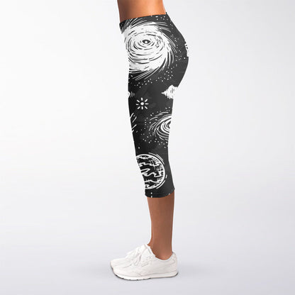 Black White Galaxy Outer Space Print Women's Capri Leggings