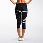 Black White Liquid Marble Print Women's Capri Leggings