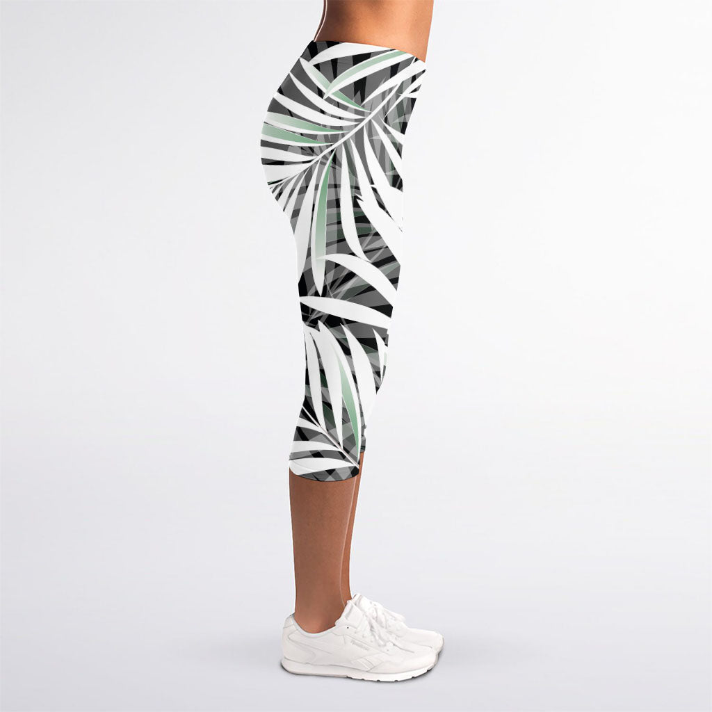 Black White Tropical Leaf Pattern Print Women's Capri Leggings