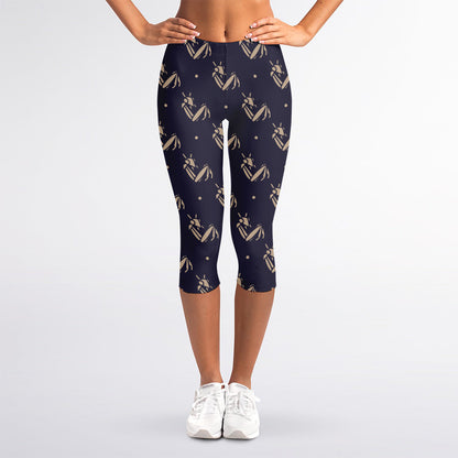 Blue And Beige Mantis Pattern Print Women's Capri Leggings