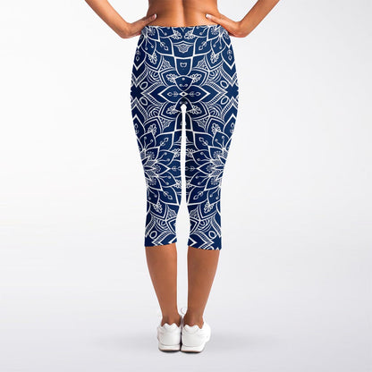 Blue And White Bohemian Mandala Print Women's Capri Leggings