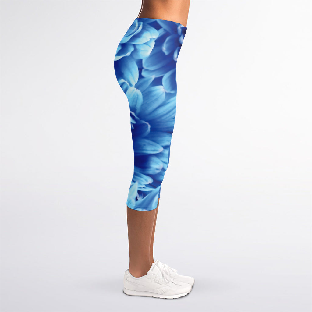 Blue Chrysanthemum Flower Print Women's Capri Leggings