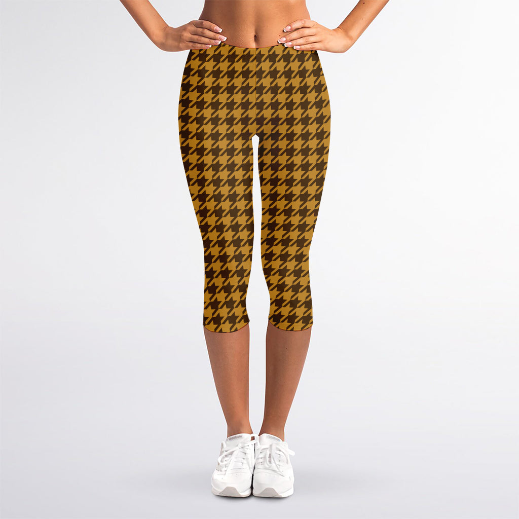 Brown Houndstooth Pattern Print Women's Capri Leggings