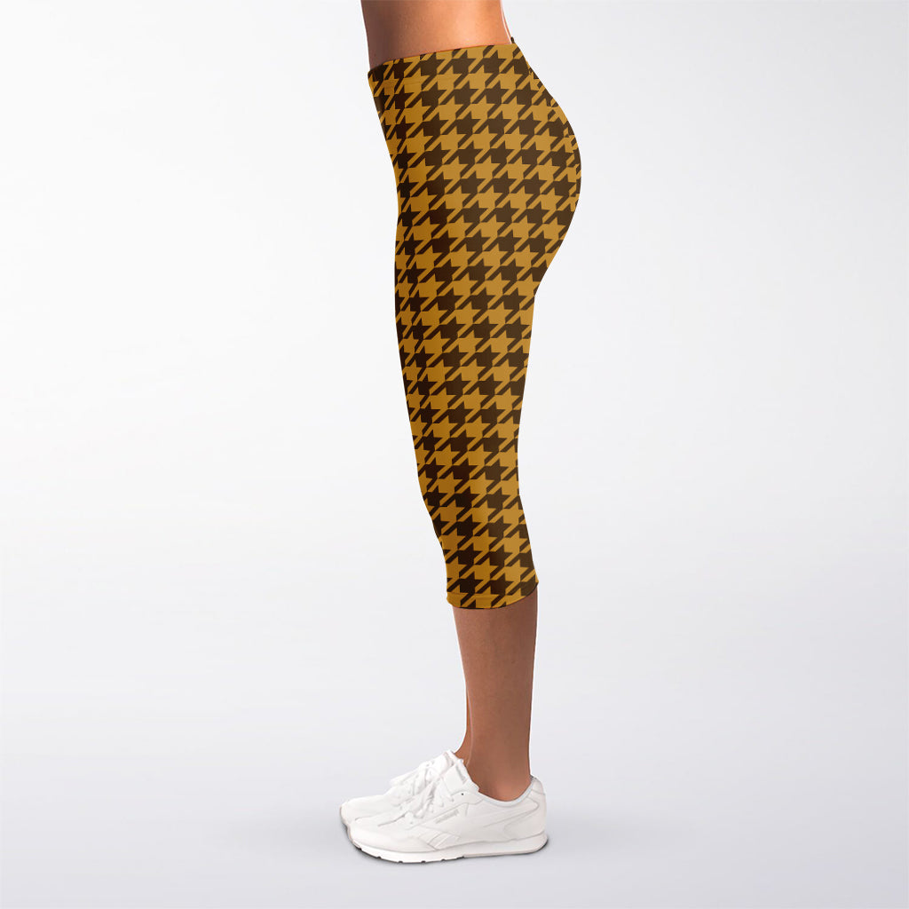 Brown Houndstooth Pattern Print Women's Capri Leggings