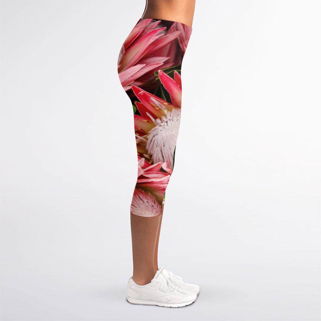 Bunches of Proteas Print Women's Capri Leggings