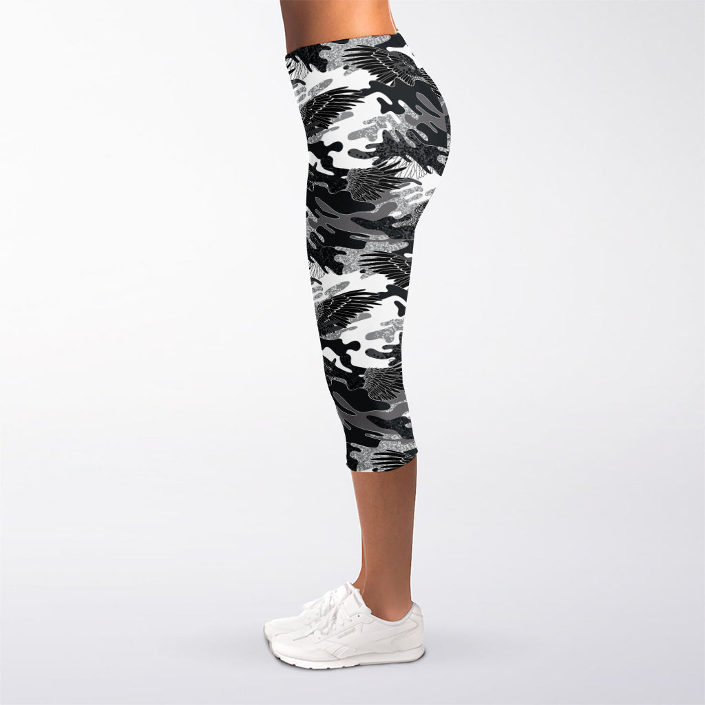 Camouflage Dazzle Wings Pattern Print Women's Capri Leggings