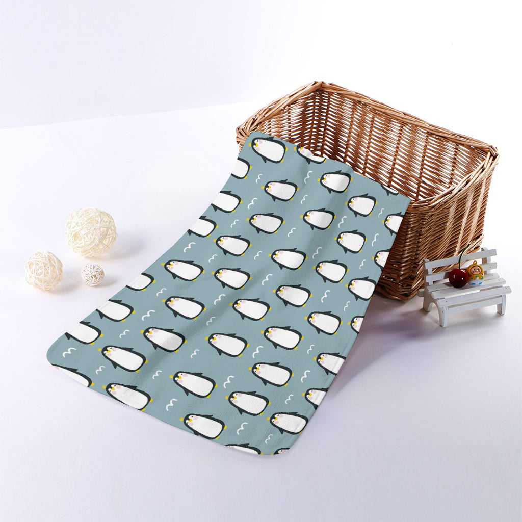 Cartoon Emperor Penguin Pattern Print Towel