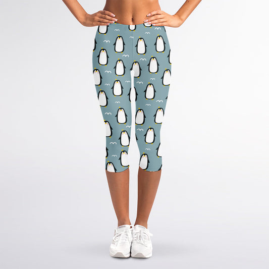 Cartoon Emperor Penguin Pattern Print Women's Capri Leggings