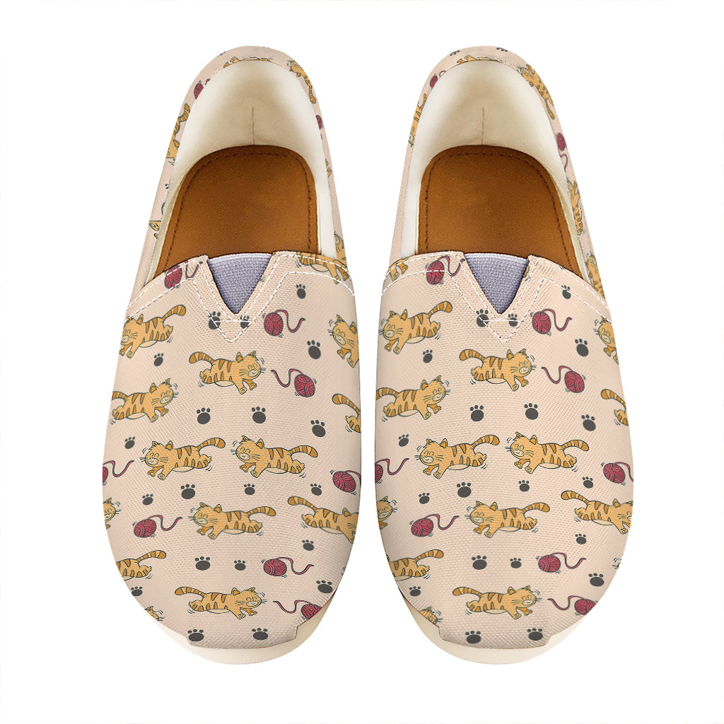 Cat And Yarn Ball Pattern Print Casual Shoes