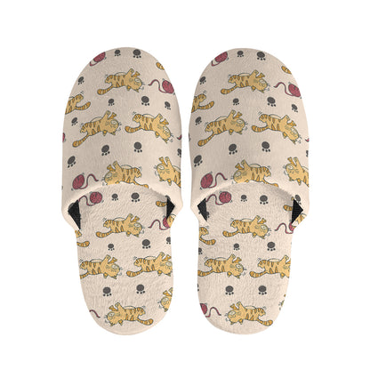 Cat And Yarn Ball Pattern Print Slippers