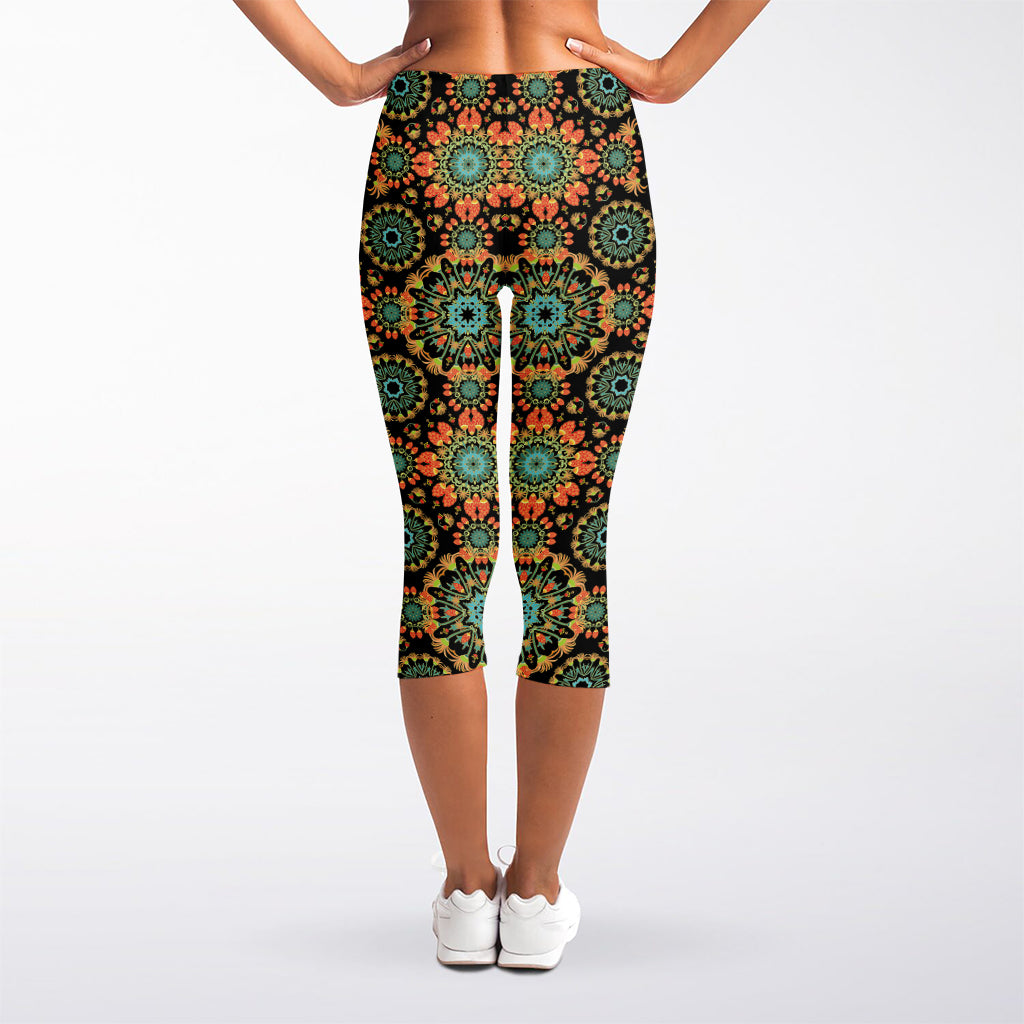 Chaotic Boho Floral Pattern Print Women's Capri Leggings