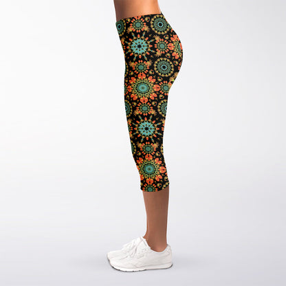 Chaotic Boho Floral Pattern Print Women's Capri Leggings