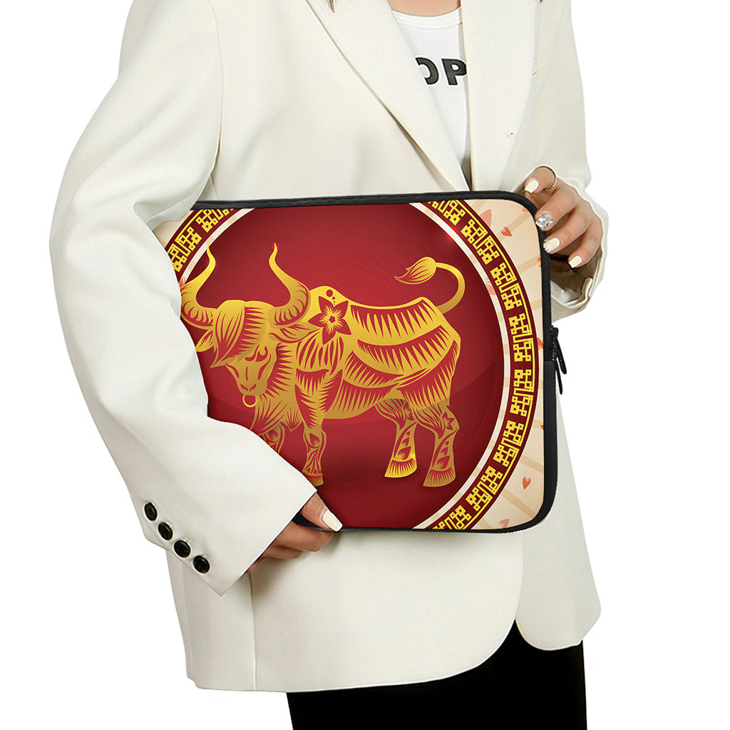 Chinese Ox Zodiac Sign Print Laptop Sleeve