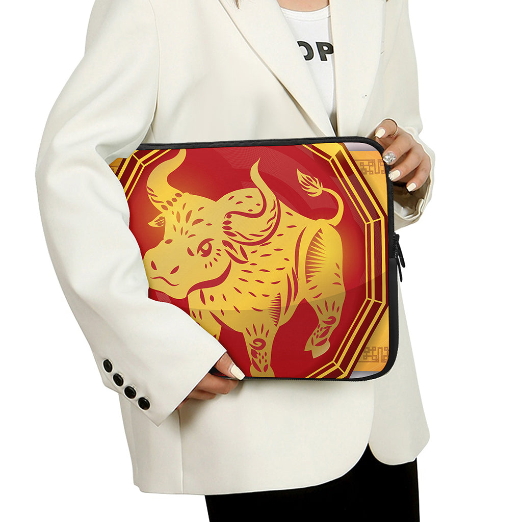 Chinese Ox Zodiac Symbol Print Laptop Sleeve