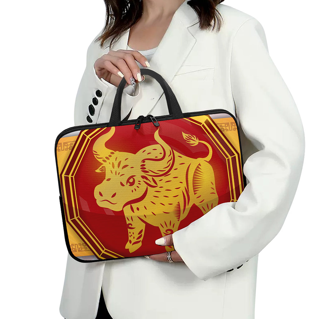 Chinese Ox Zodiac Symbol Print Laptop Sleeve With Handle