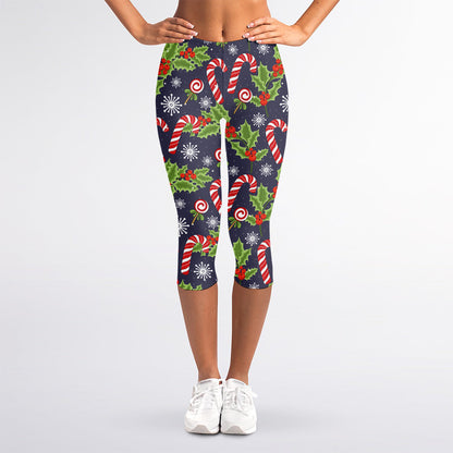 Christmas Berry And Candy Pattern Print Women's Capri Leggings
