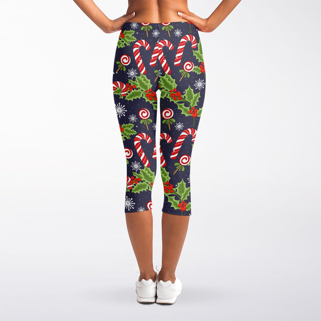 Christmas Berry And Candy Pattern Print Women's Capri Leggings