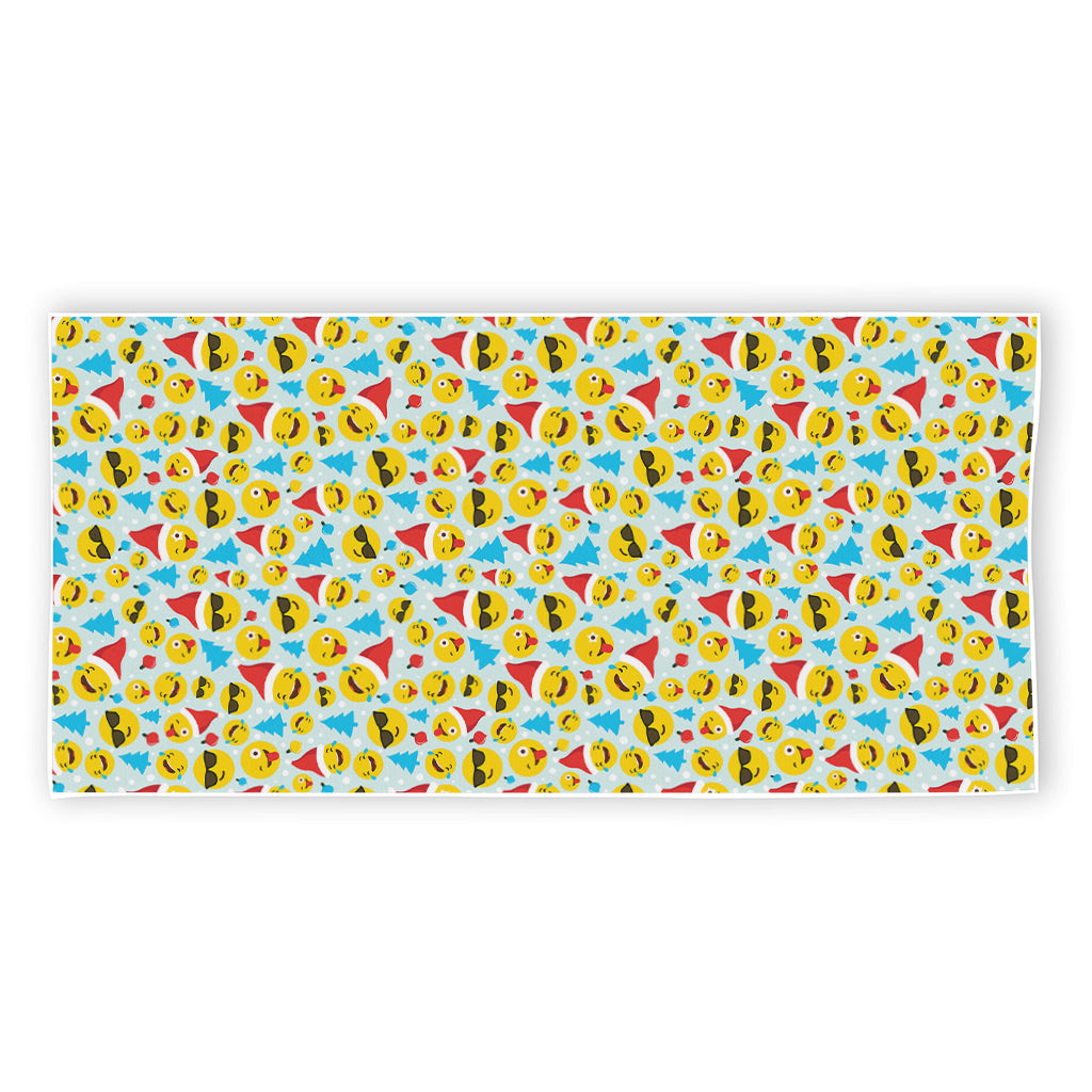 Christmas Emoji Pattern Print Beach Towel