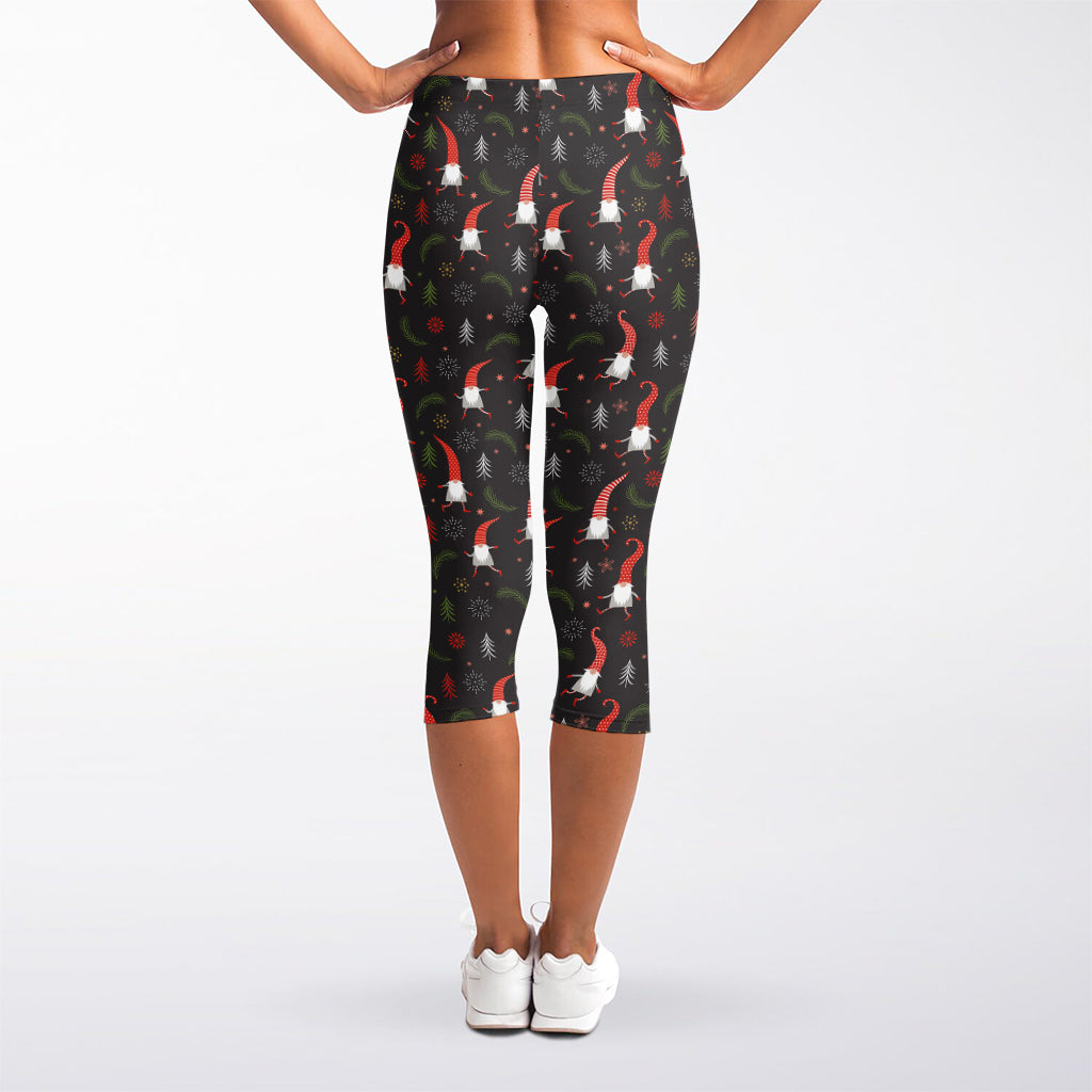 Christmas Gnomes Pattern Print Women's Capri Leggings
