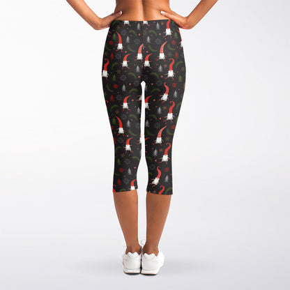 Christmas Gnomes Pattern Print Women's Capri Leggings