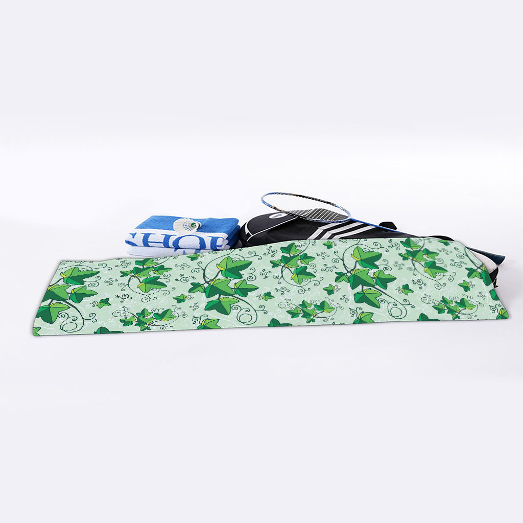 Christmas Ivy Leaf Pattern Print Sports Towel