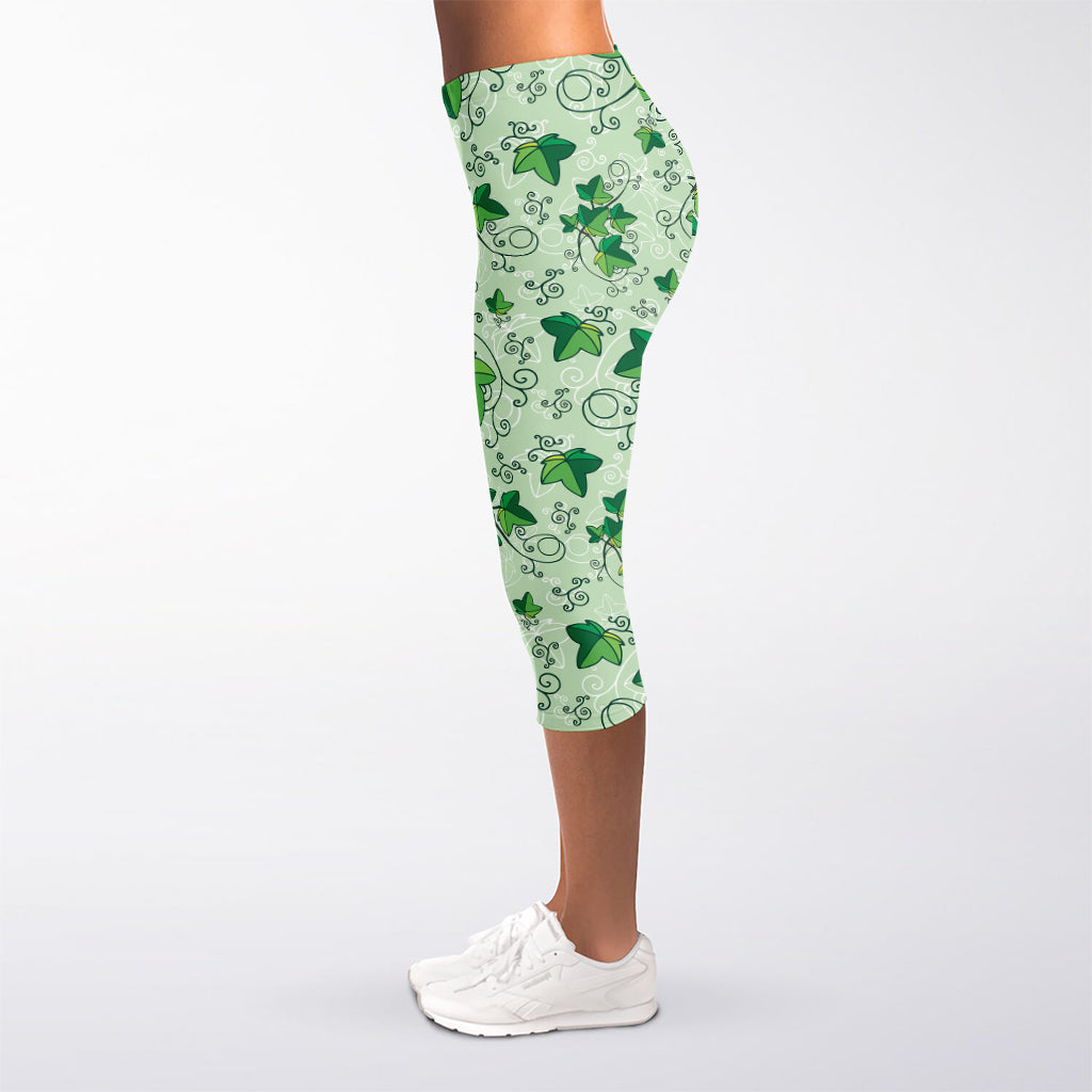 Christmas Ivy Leaf Pattern Print Women's Capri Leggings