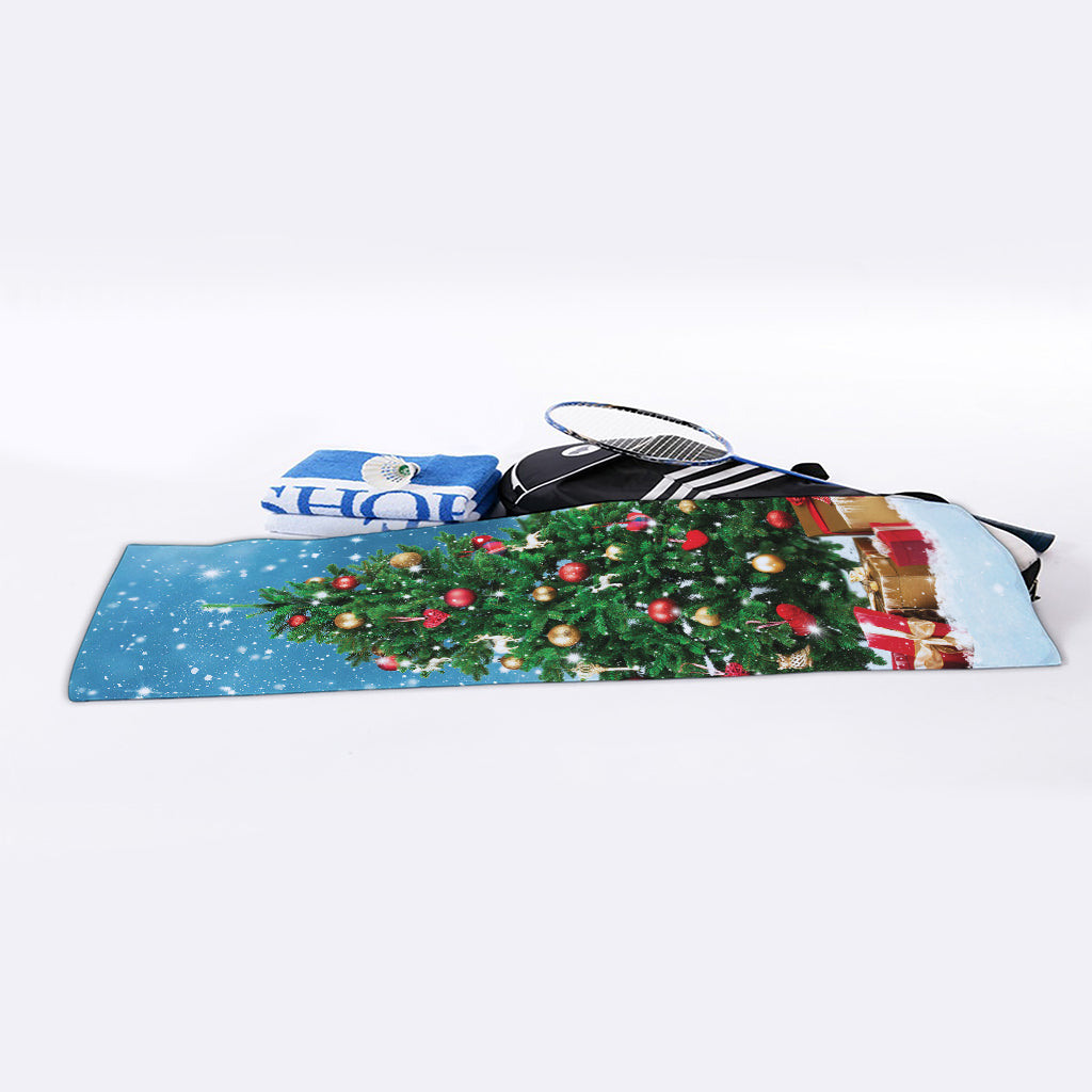 Christmas Tree And Snow Print Sports Towel