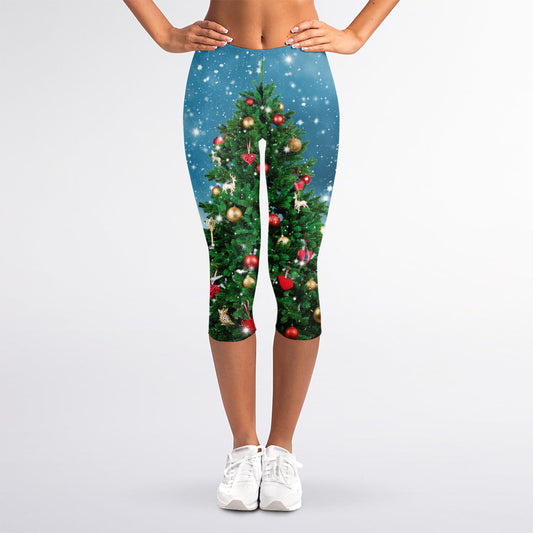 Christmas Tree And Snow Print Women's Capri Leggings