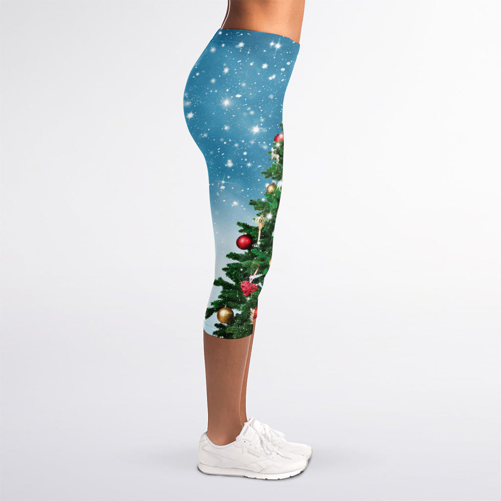Christmas Tree And Snow Print Women's Capri Leggings