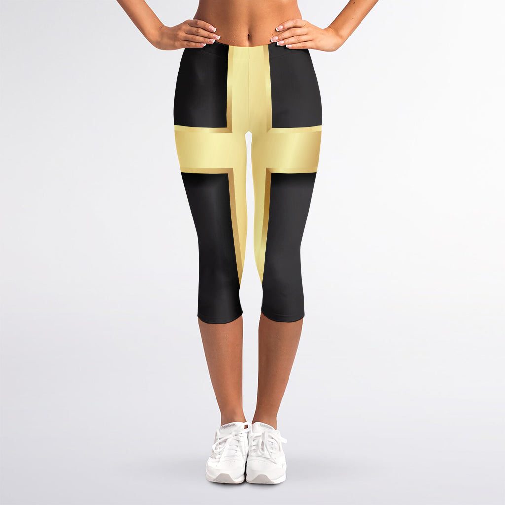 Classic Golden Cross Print Women's Capri Leggings