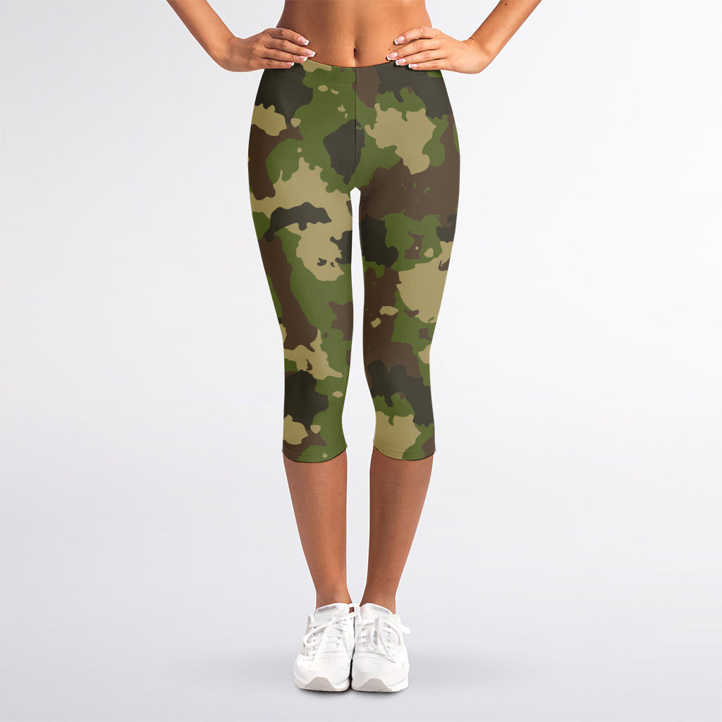 Classic Green Camouflage Print Women's Capri Leggings