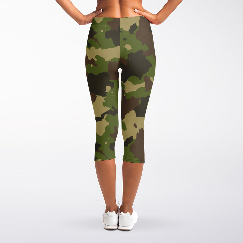 Classic Green Camouflage Print Women's Capri Leggings
