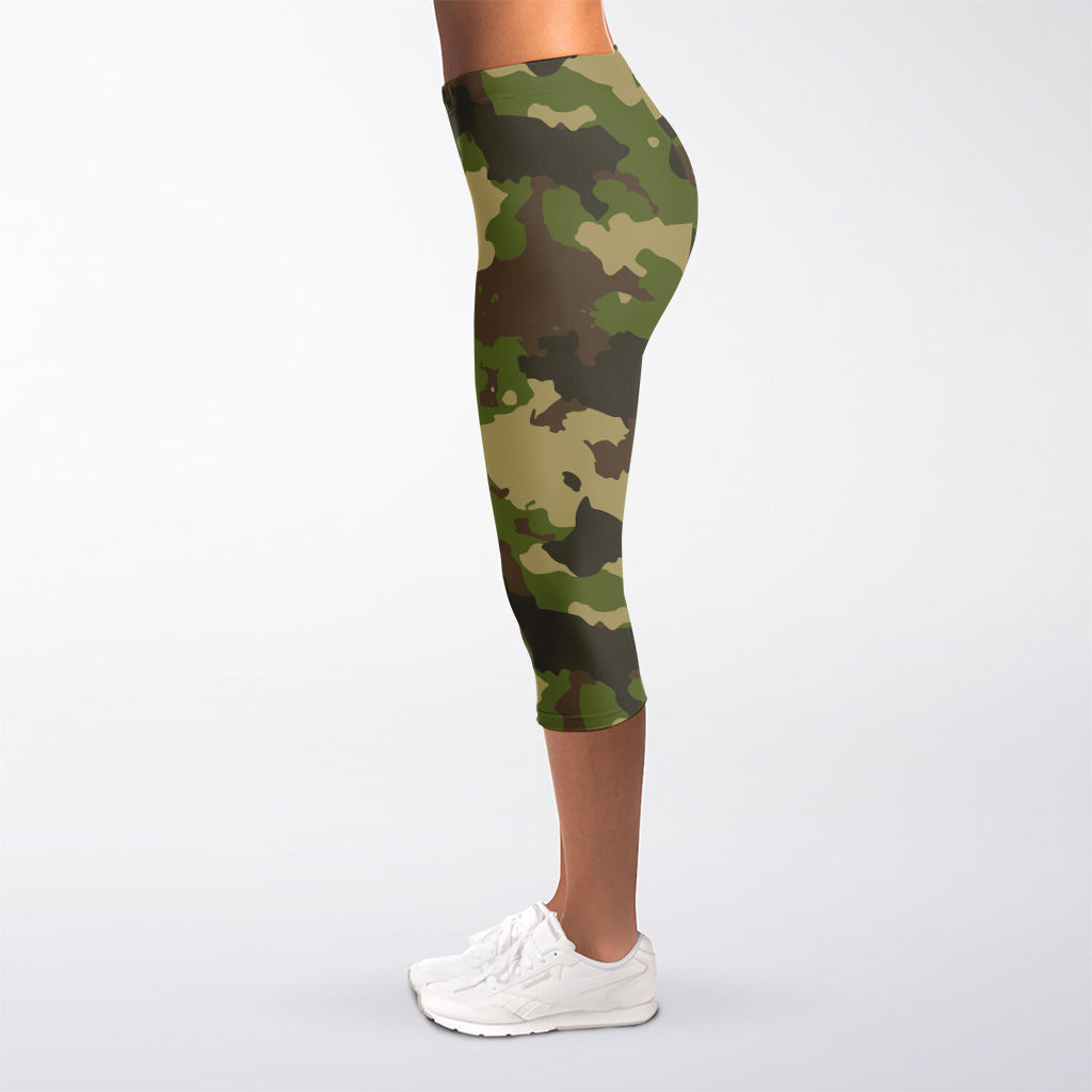 Classic Green Camouflage Print Women's Capri Leggings