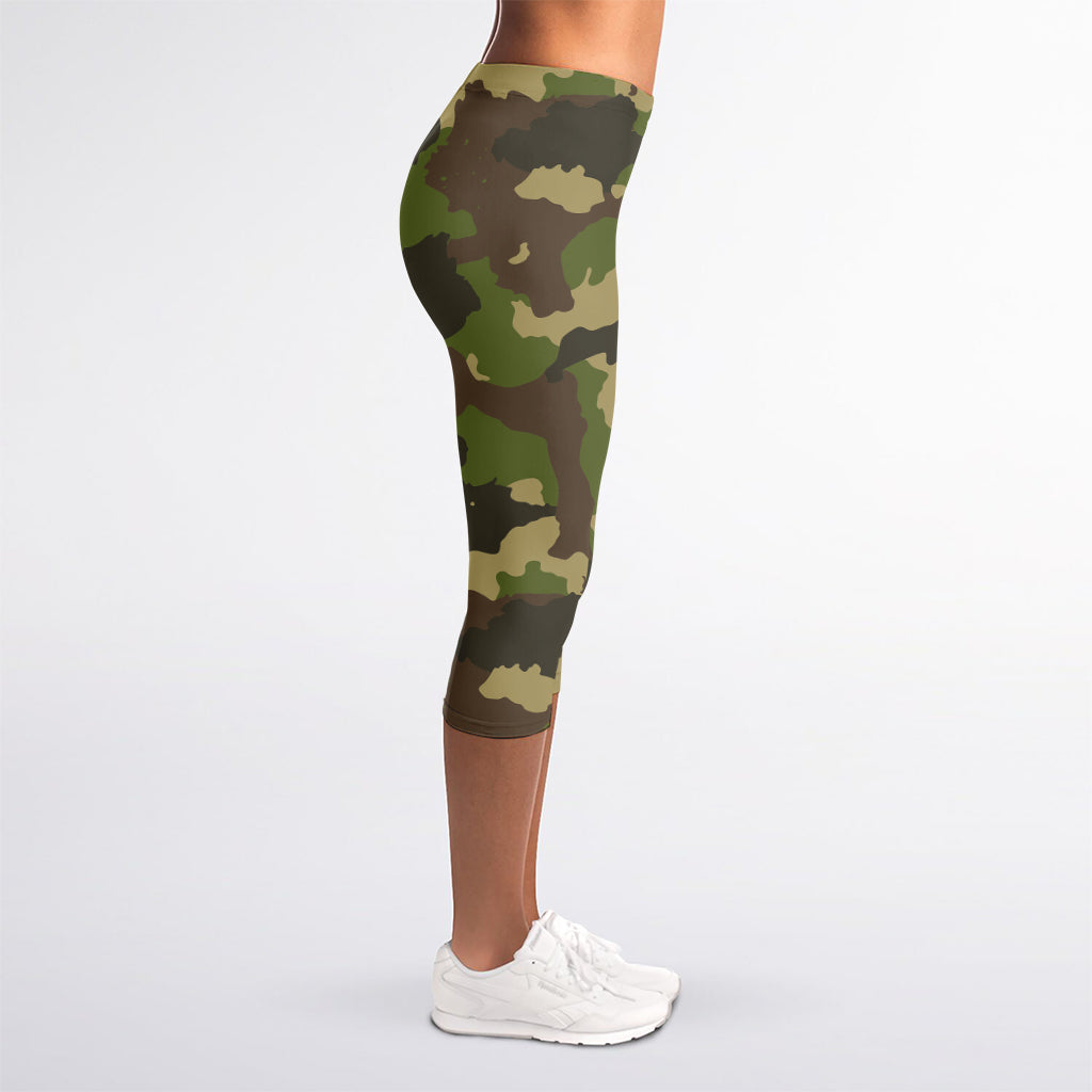 Classic Green Camouflage Print Women's Capri Leggings