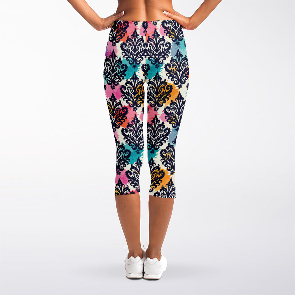 Colorful Damask Pattern Print Women's Capri Leggings