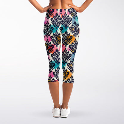 Colorful Damask Pattern Print Women's Capri Leggings