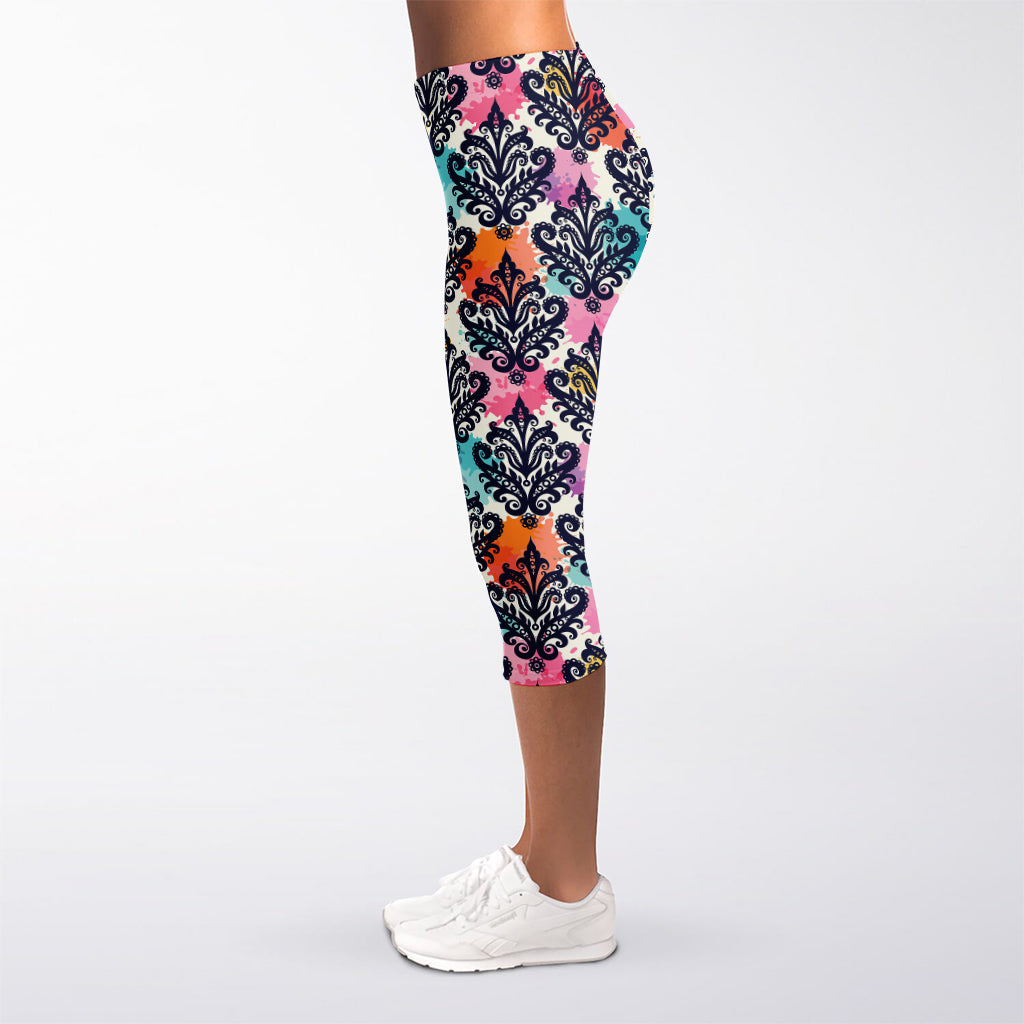 Colorful Damask Pattern Print Women's Capri Leggings