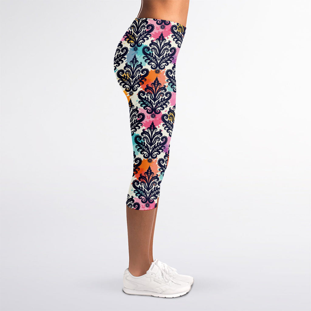 Colorful Damask Pattern Print Women's Capri Leggings