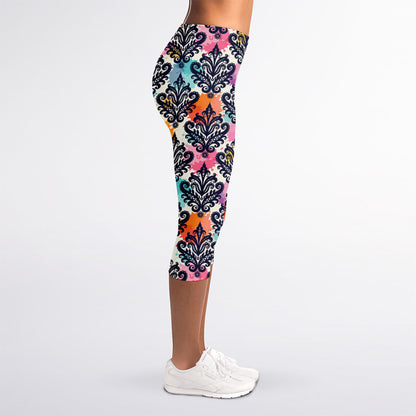Colorful Damask Pattern Print Women's Capri Leggings