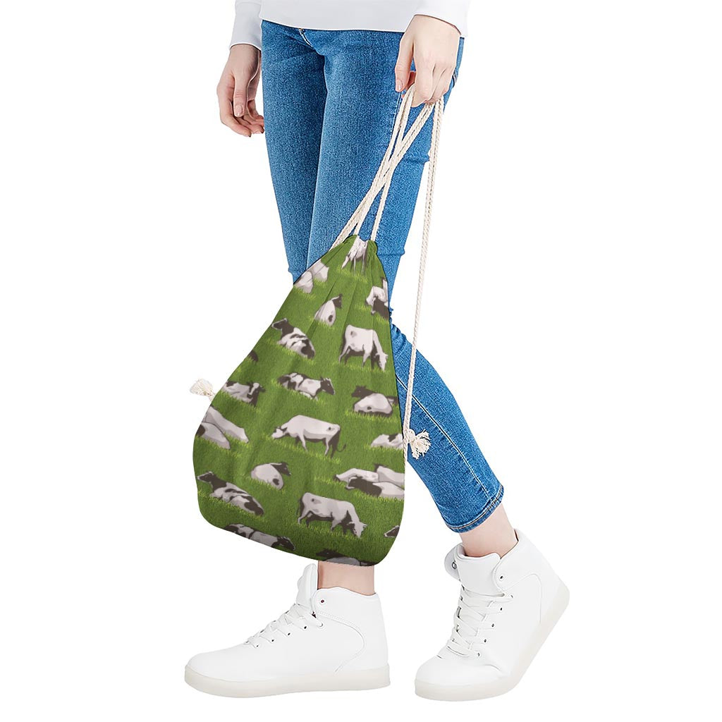 Cow On Green Grass Pattern Print Drawstring Bag