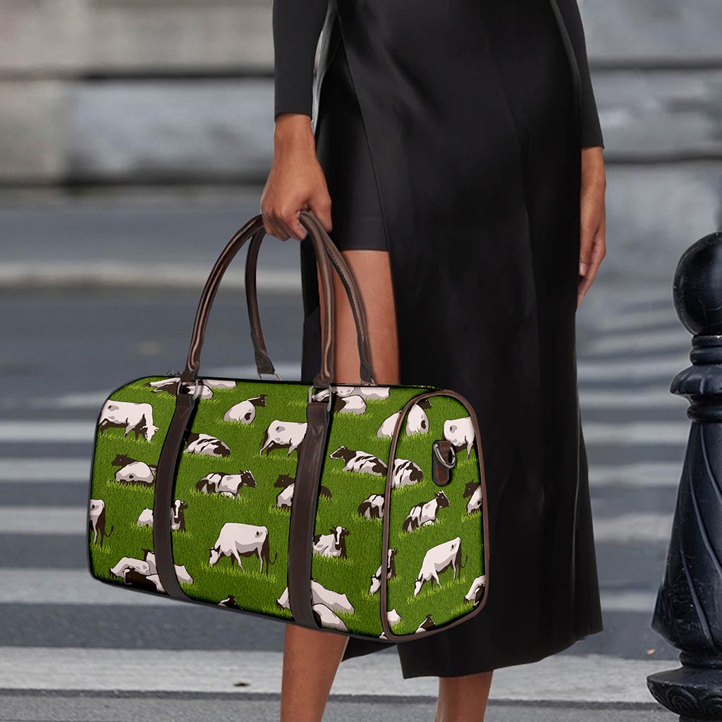 Cow On Green Grass Pattern Print Duffle Bag