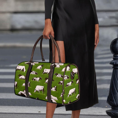 Cow On Green Grass Pattern Print Duffle Bag