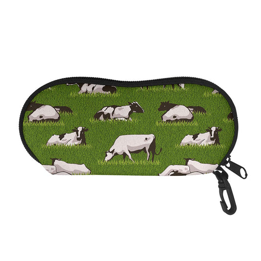 Cow On Green Grass Pattern Print Glasses Case