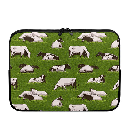 Cow On Green Grass Pattern Print Laptop Sleeve