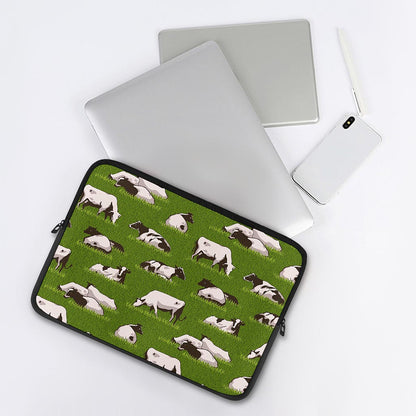 Cow On Green Grass Pattern Print Laptop Sleeve